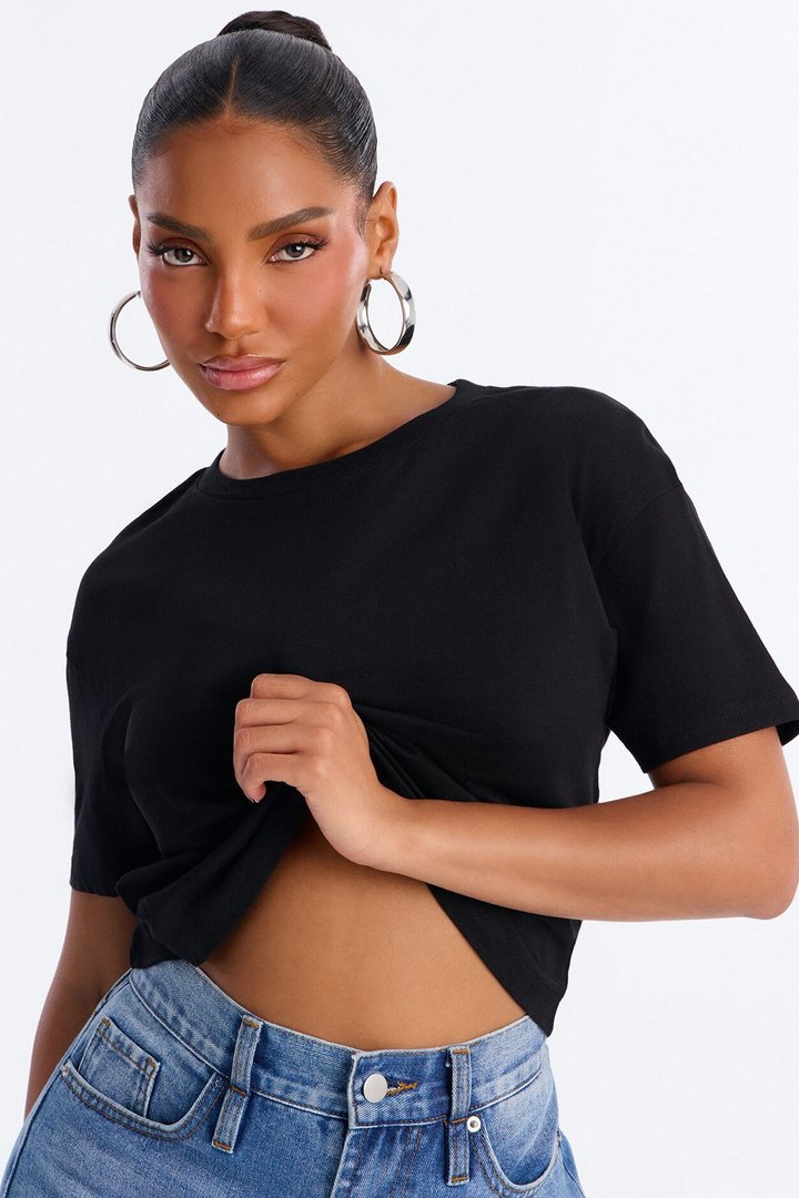 Simple And Modern Cropped Tee - Black