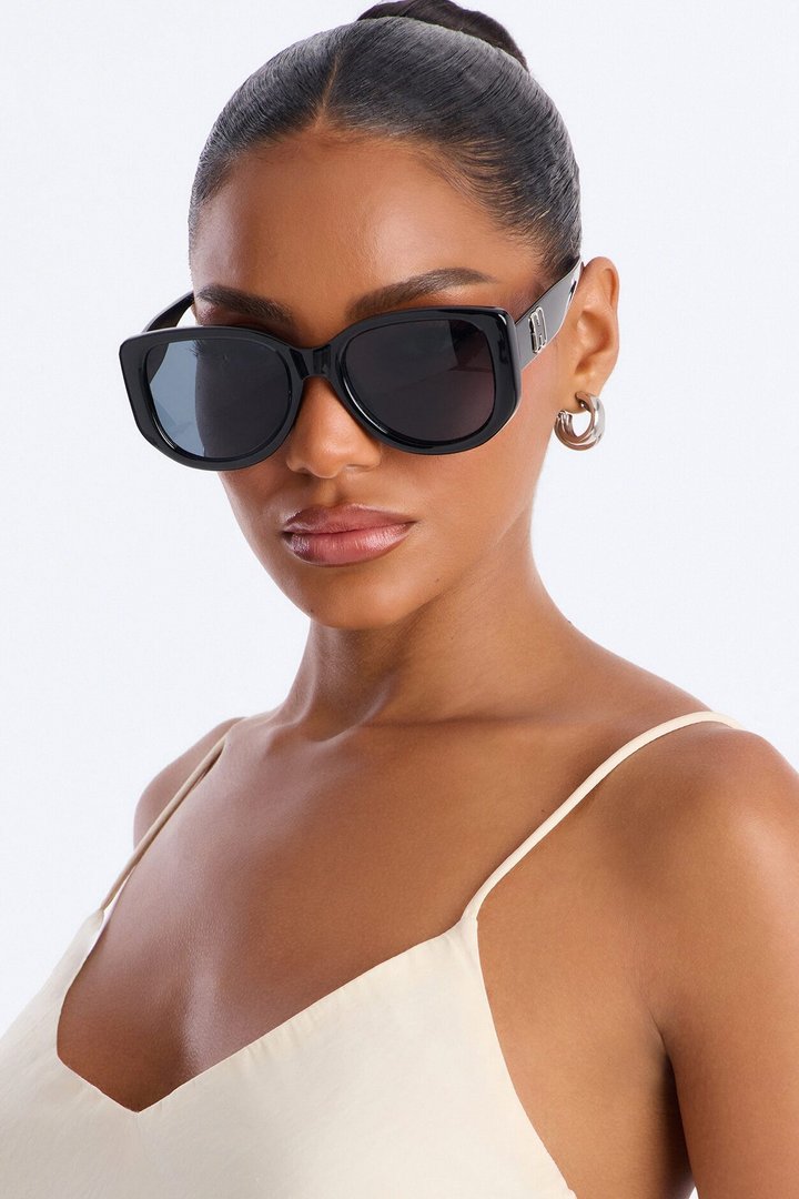 Head Turning Sunglasses - Black/Grey