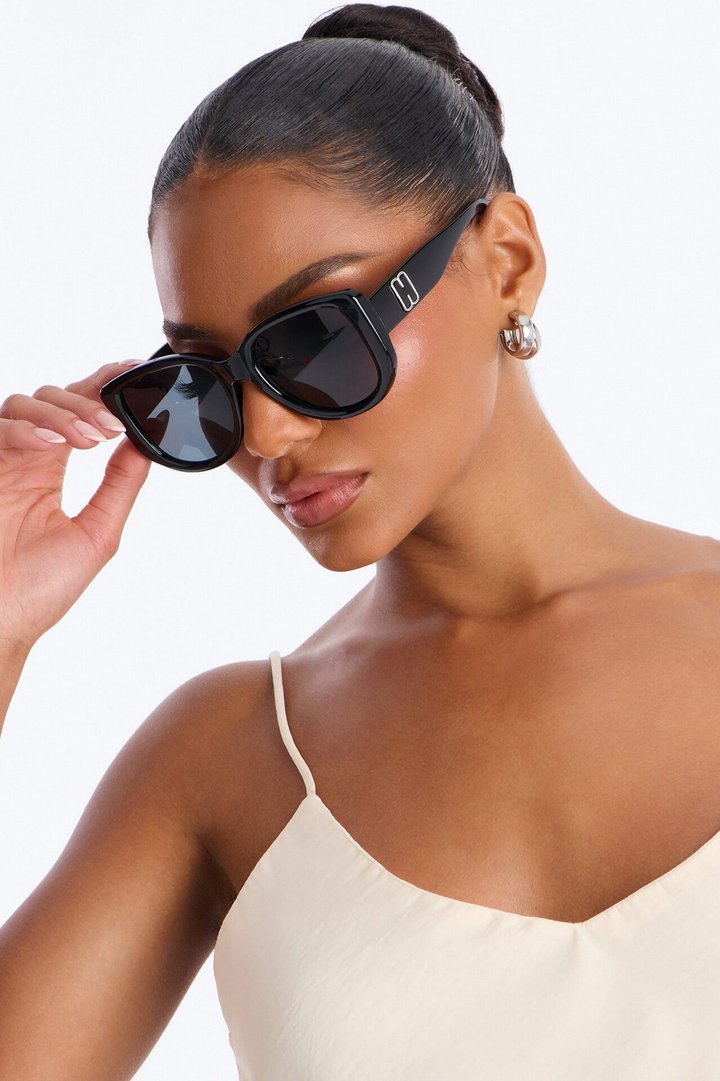 Head Turning Sunglasses - Black/Grey