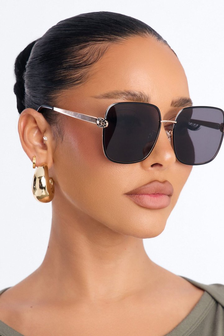 Sneaking Up Sunglasses - Black