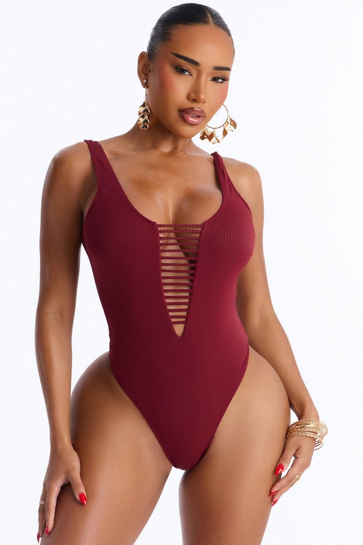 Shades On Sandy Toes Cut Out Scoop Neck 1 Piece Swimsuit - Burgundy