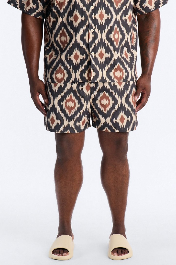Geometric Sahara Swim Trunk 7″ - Black/Brown