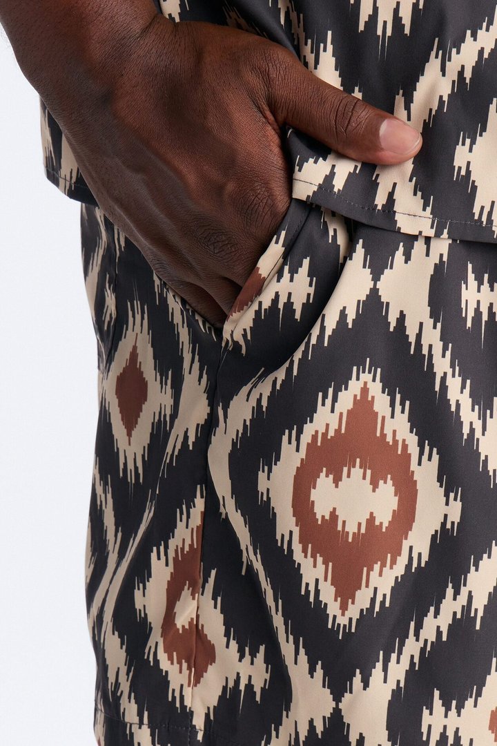 Geometric Sahara Swim Trunk 7″ - Black/Brown