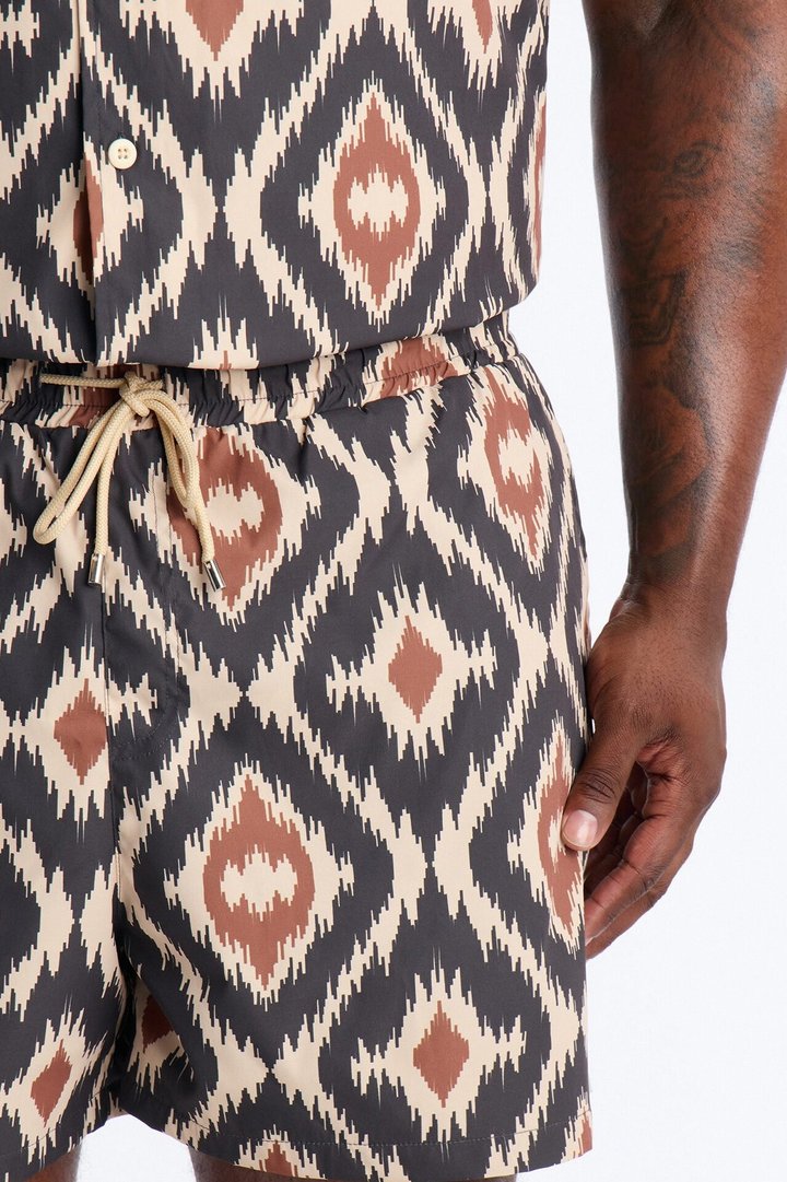 Geometric Sahara Swim Trunk 7″ - Black/Brown