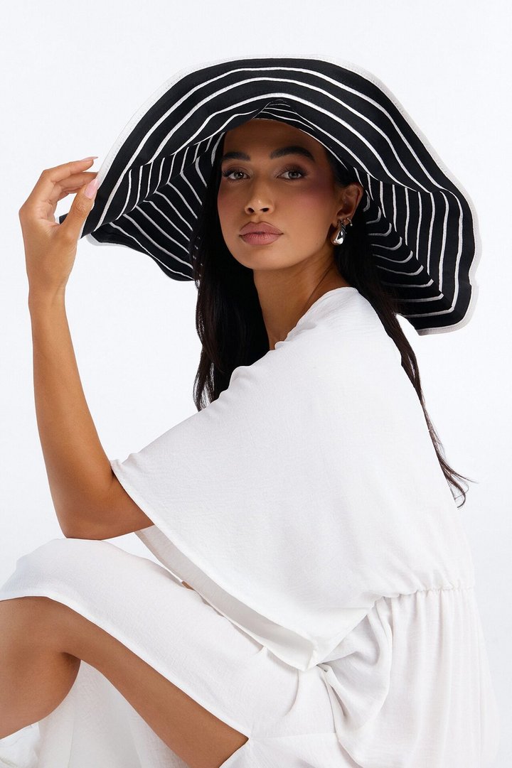 Drama On The Beach Sun Hat - Black/White