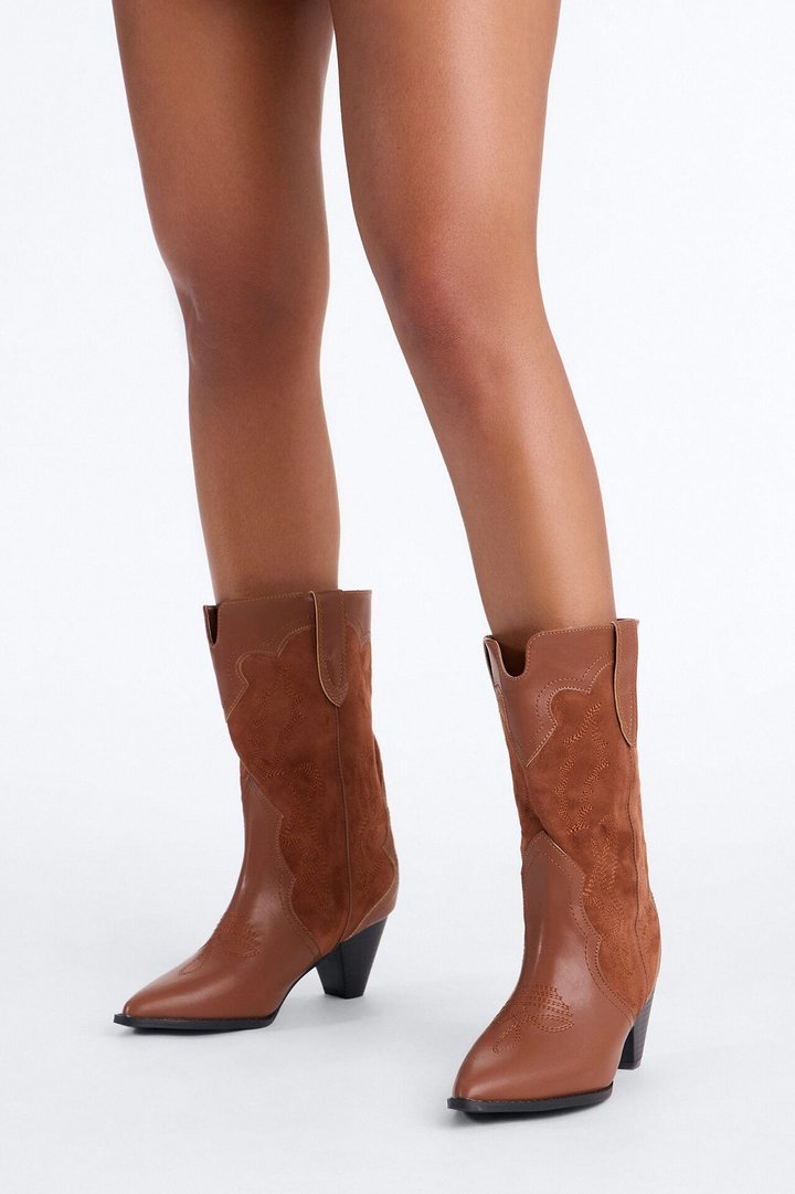 Peachy Keen Cowboy Boots - Tan