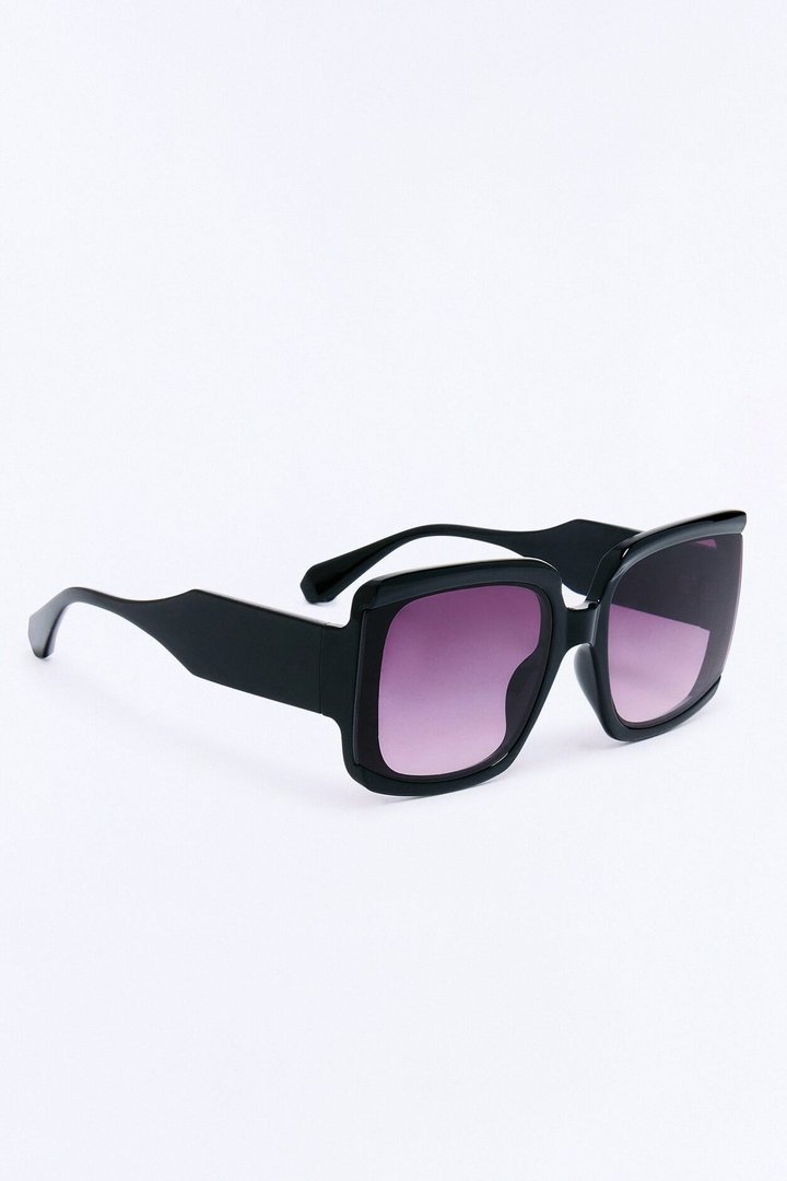 Always In The Lead Sunglasses - Black