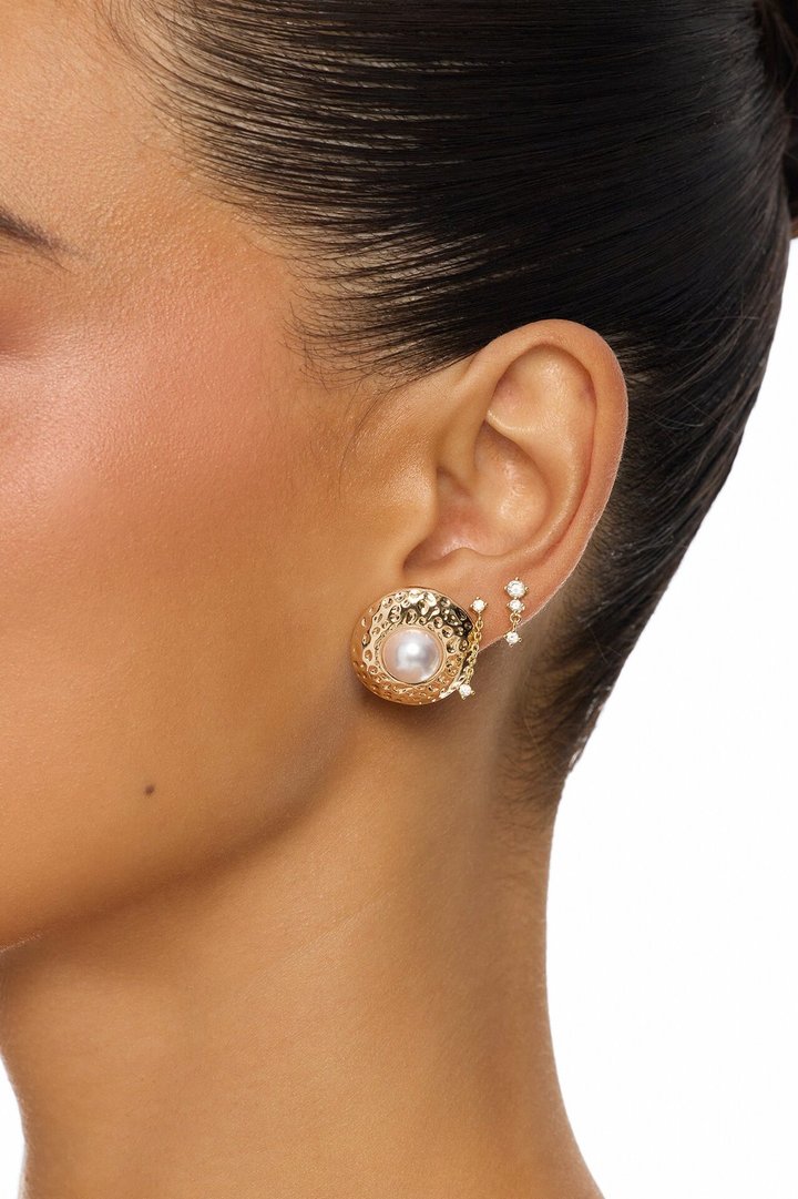 Close To You Pearls Stud Earrings - Gold/combo
