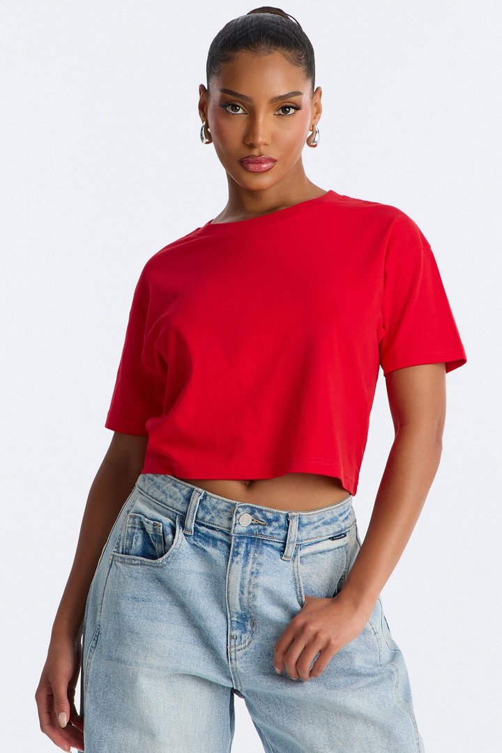 Simple And Modern Cropped Tee - Red