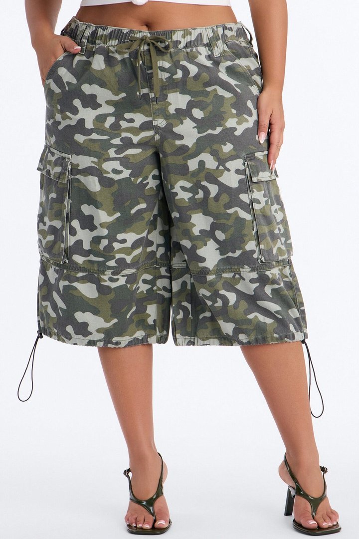 Here To Help Pull On Cargo Denim Jorts - Camouflage