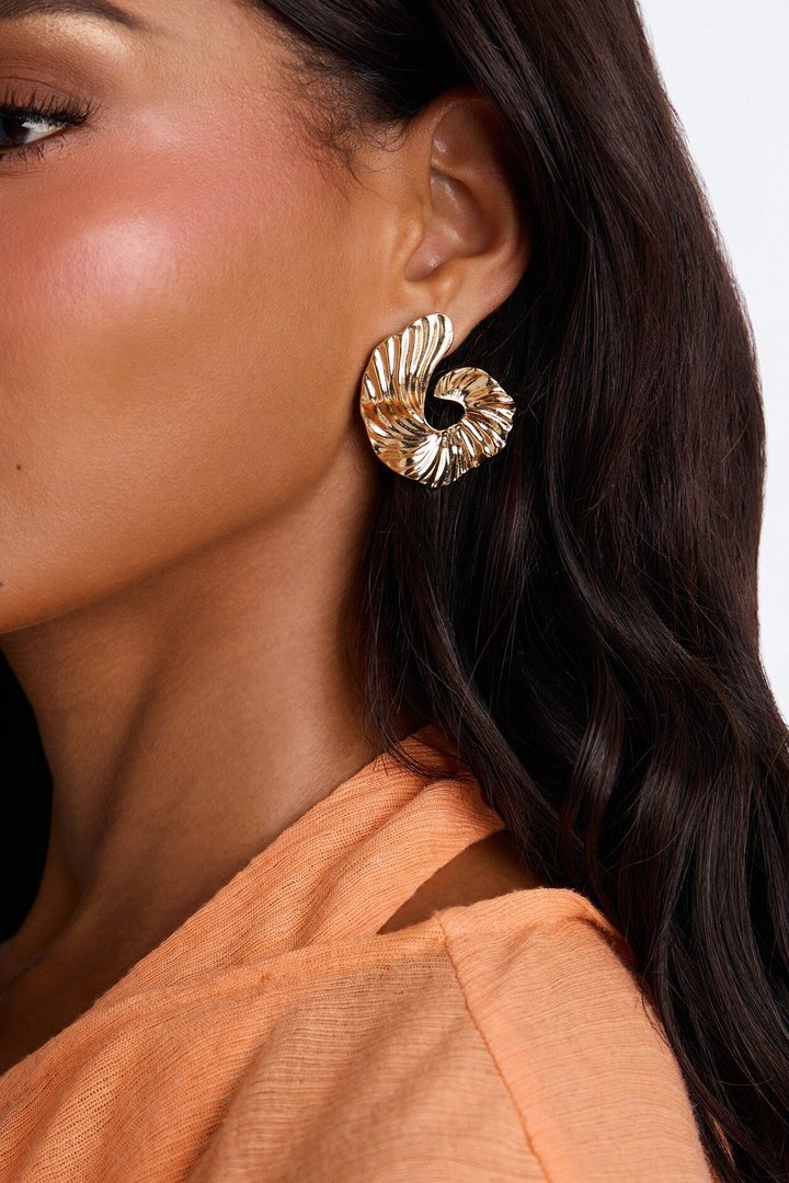 Waves And Wind Earrings - Gold