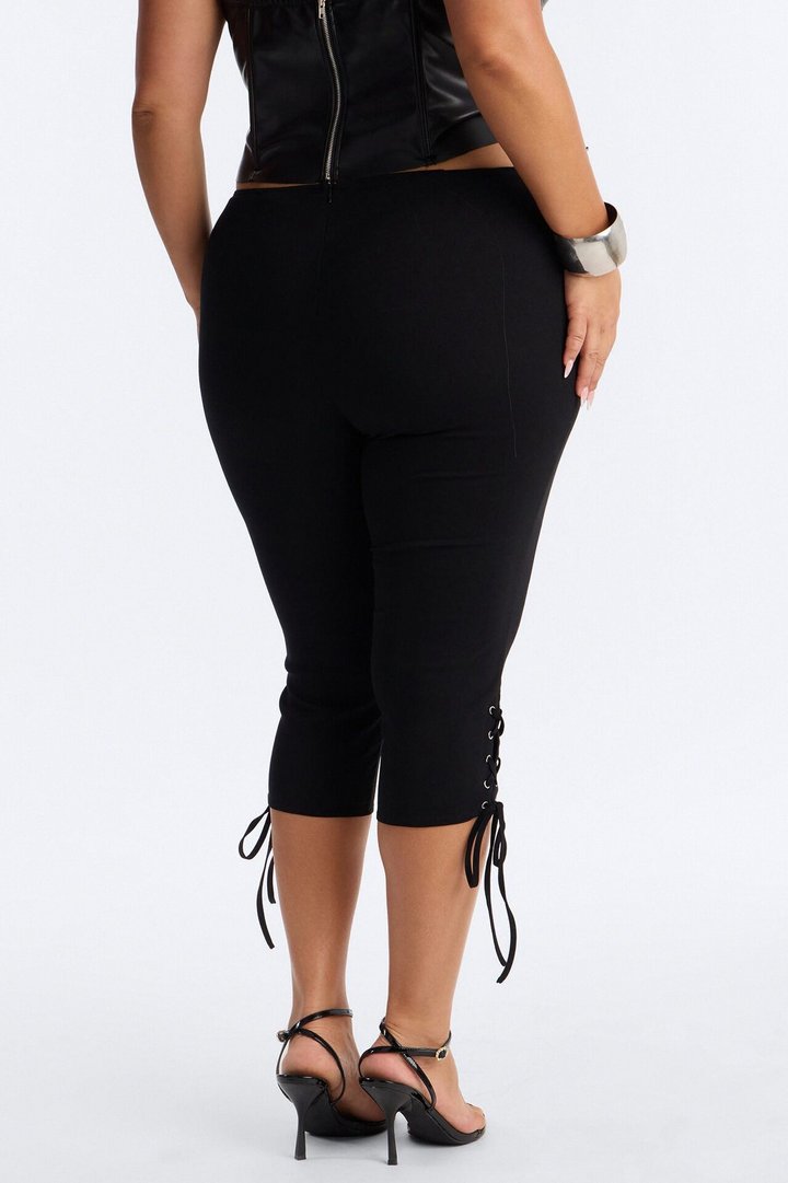 Inara Mid Rise Skinny Capri Pant - Black