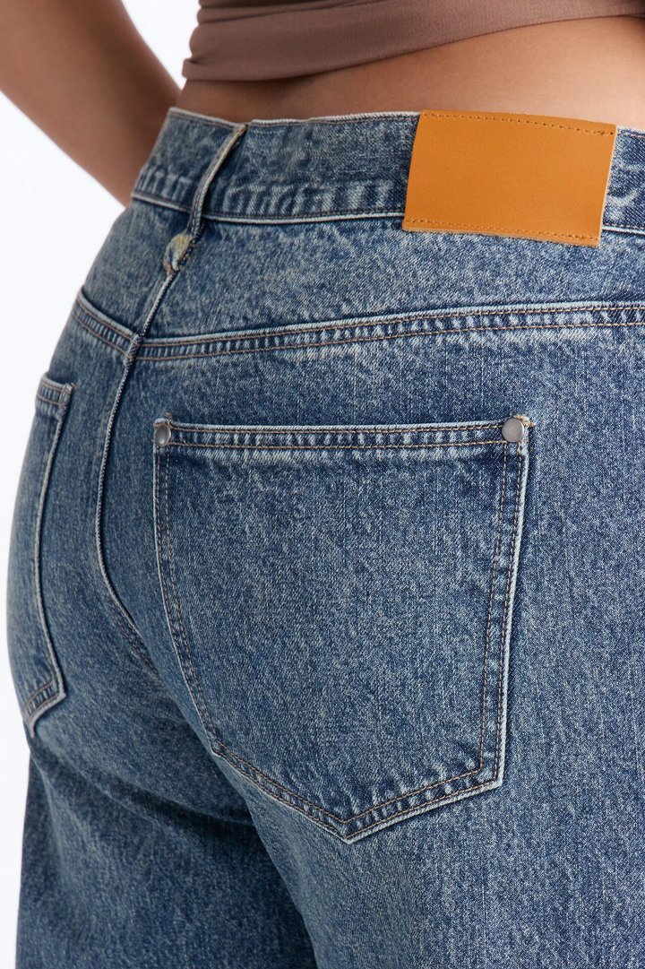 Ventura Low Rise Straight Leg Jeans - Vintage Wash