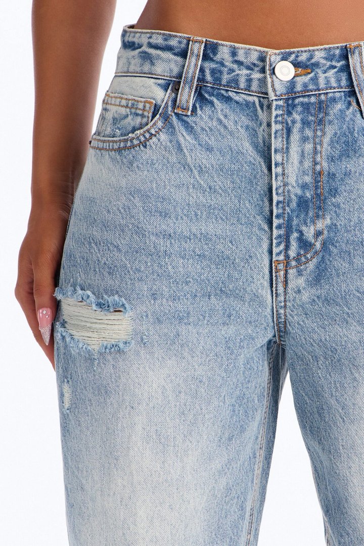 Feeling A Way Ripped Straight Leg Jeans - Light Wash