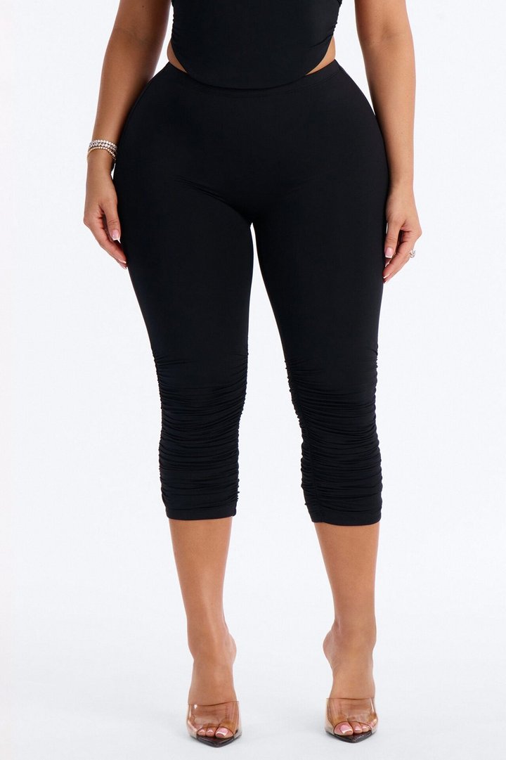 Second Skin Double Lined Ruched Low Rise Capri Legging - Black