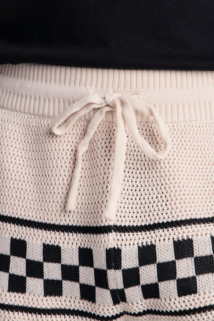 Relaxed Knitted Pawn Checker Short - Black/combo