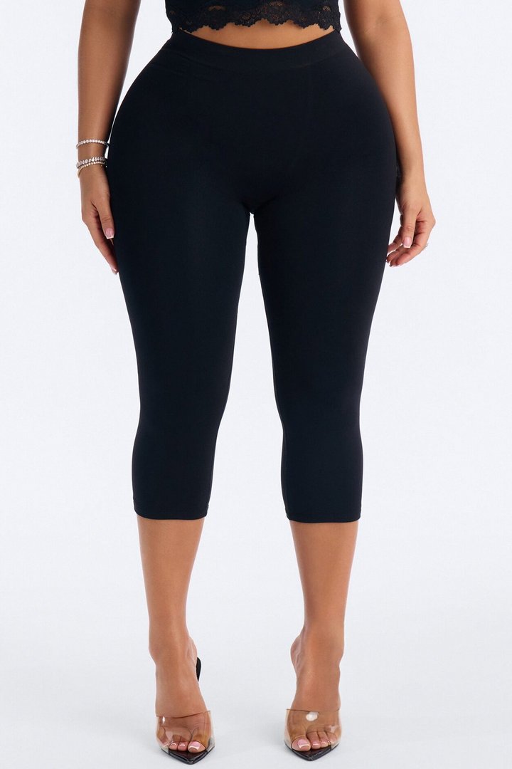 Seamless Smooth Double Lined Capri Pant - Black