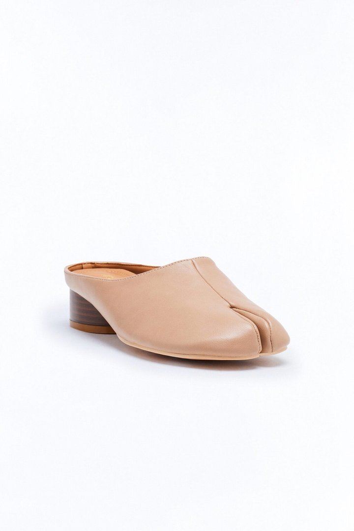 Nevya Tabi Clogs - Camel