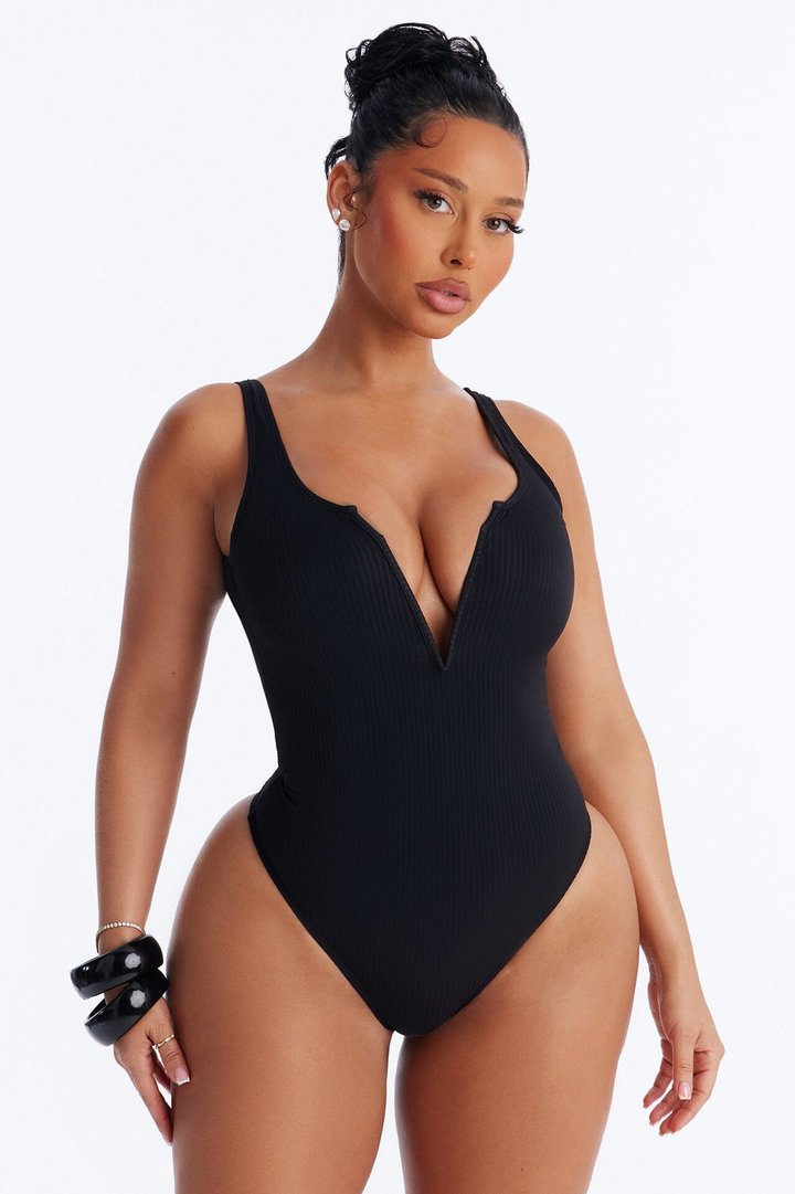 Running At The Beach V Wire 1 Piece Swimsuit - Black