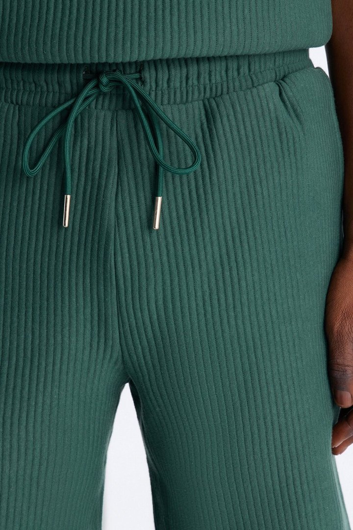 Textured Relaxed Sweatshort - Hunter Green