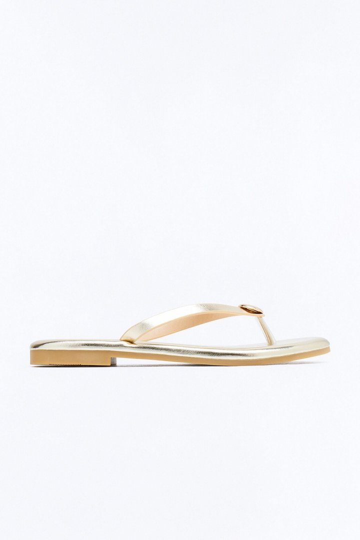 Kellen Hardware Flip Flops - Gold