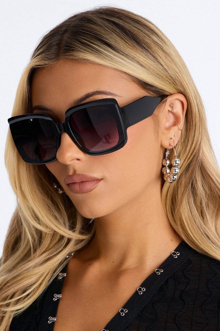 Always In The Lead Sunglasses - Black