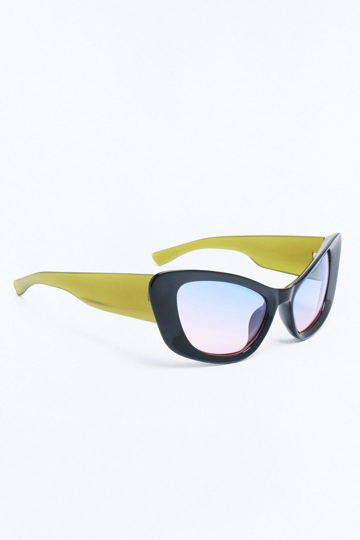 A Bit Extreme Sunglasses - Black/combo