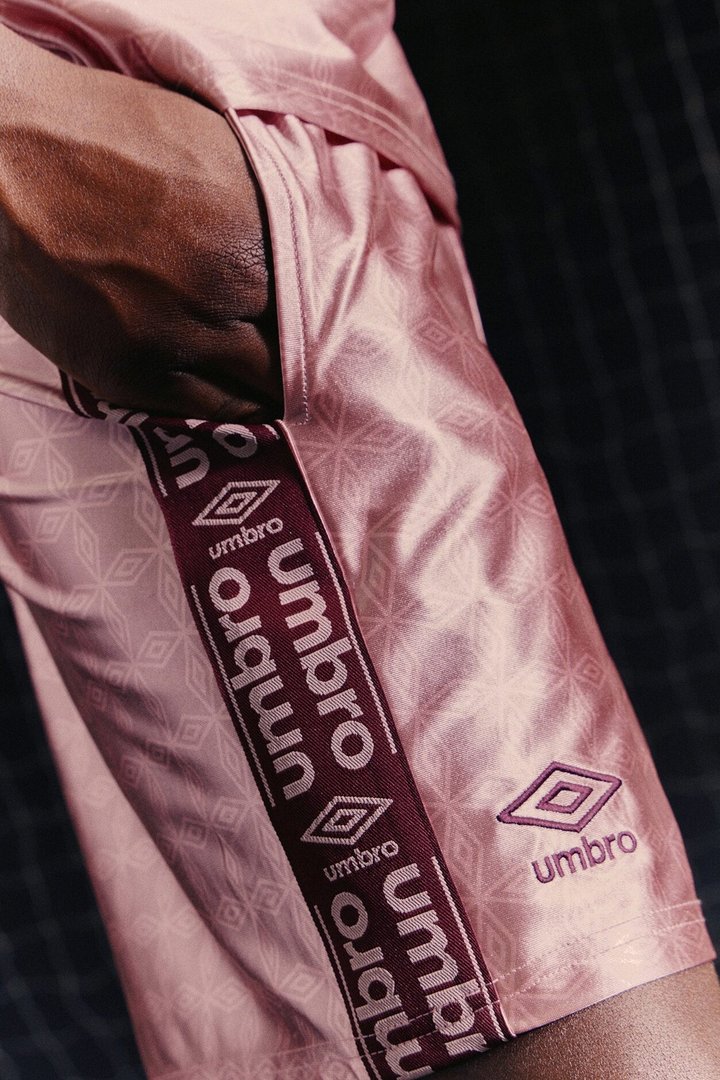 Umbro Side Tape Soccer Short - Pink