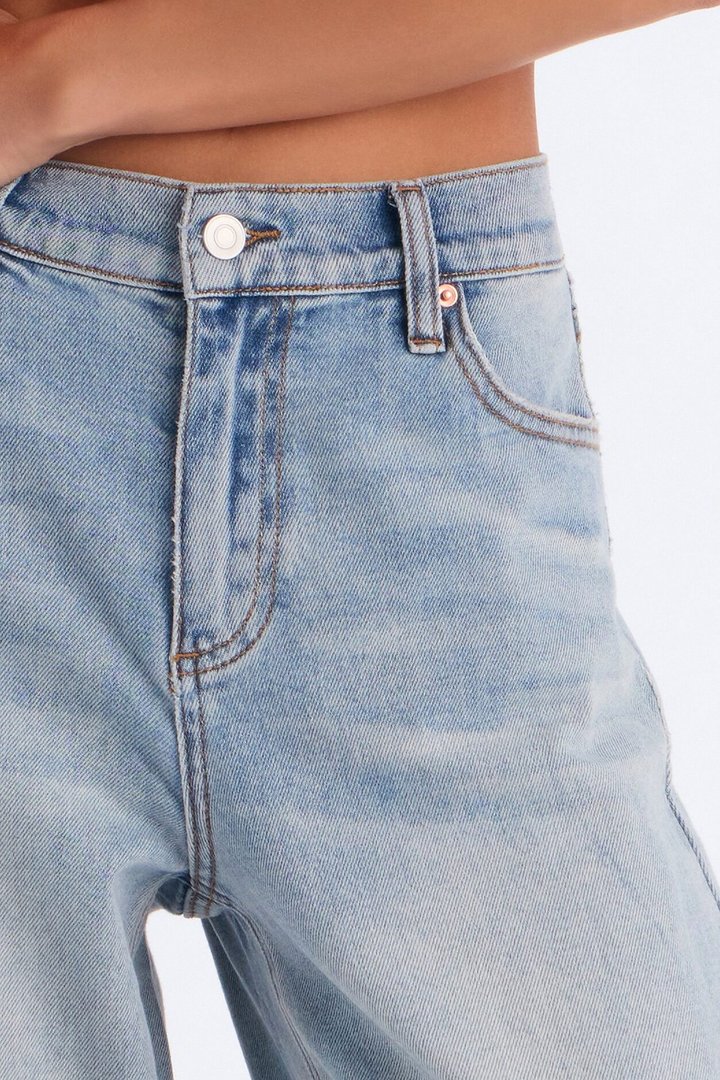 Check It Out Fray Hem Wide Leg Jeans - Light Wash