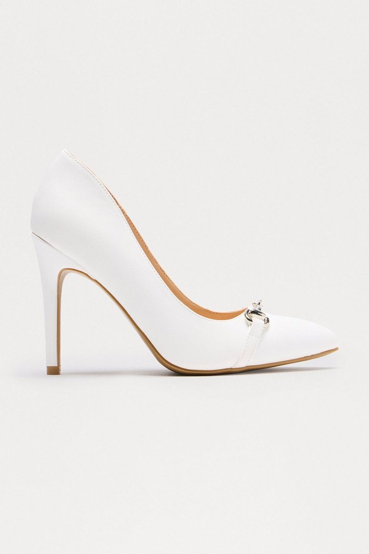 Akira Hardware Pumps - White