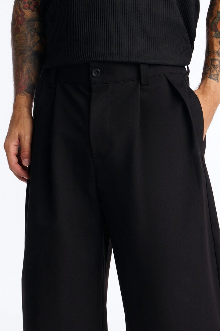 Laguna Baggy Trouser Short - Black