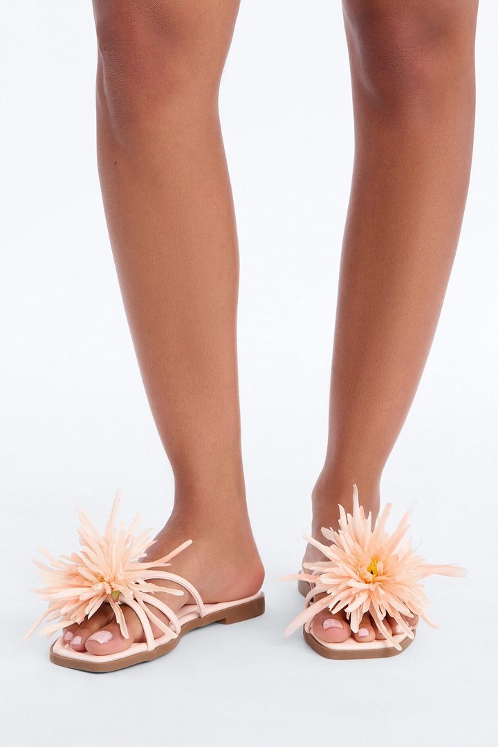 Flora Flip Flop Flat Sandals - Peach