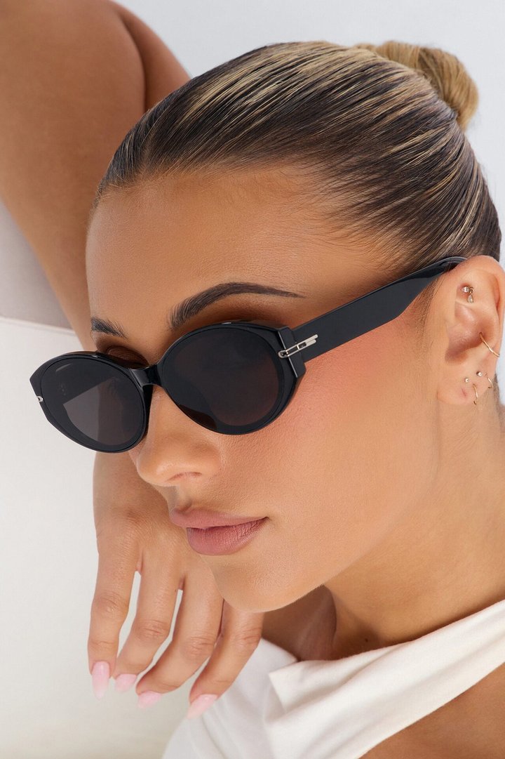 Just Walk Away Sunglasses - Black