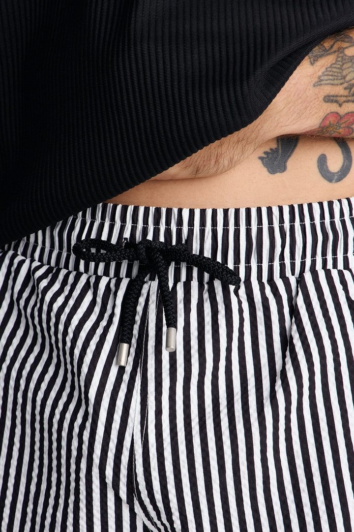 Striped Resort Seersucker Swim Trunk 6″ - Black