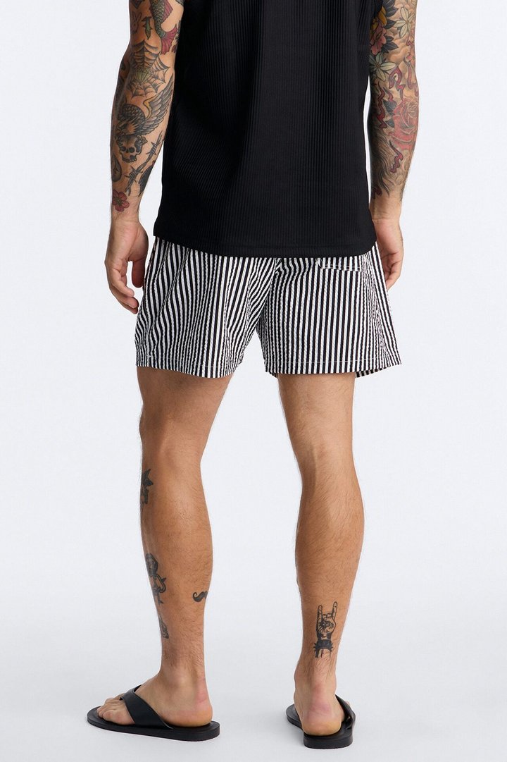 Striped Resort Seersucker Swim Trunk 6″ - Black