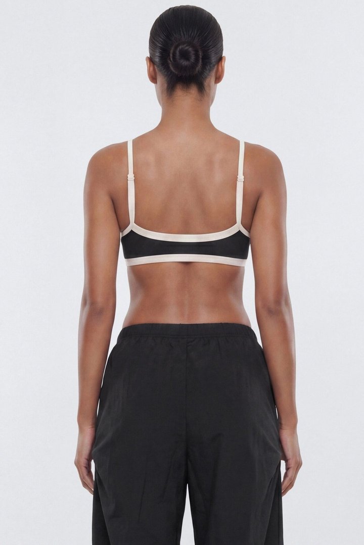 AirSculpt™ Contrast Strap Sports Bra - Black