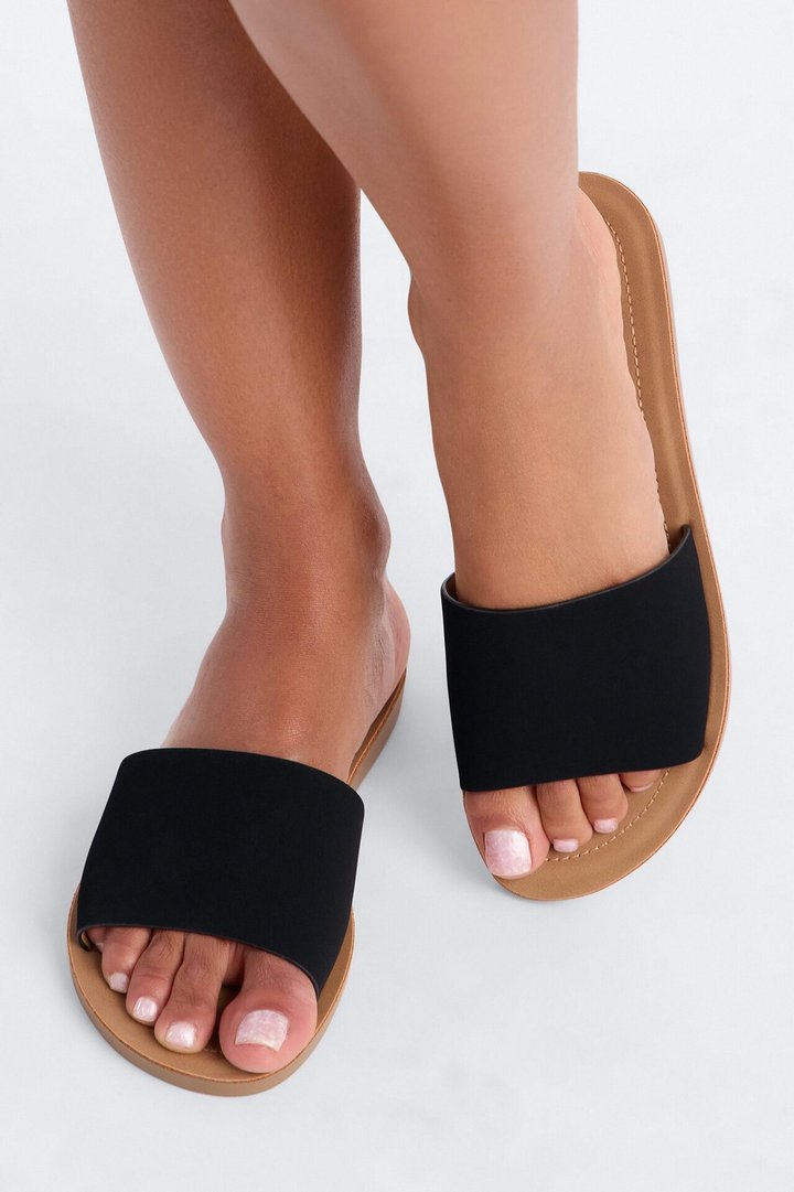 Janie Flat Sandals - Black