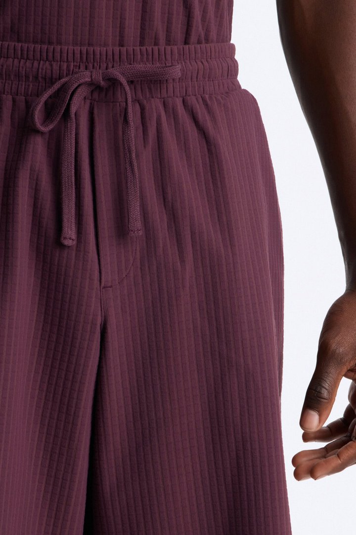 Terrance Textured Relaxed Short - Wine