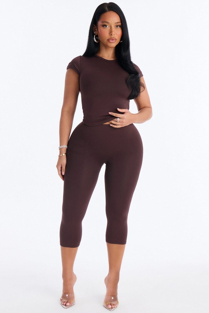 Seamless Smooth Double Lined Capri Pant - Chocolate