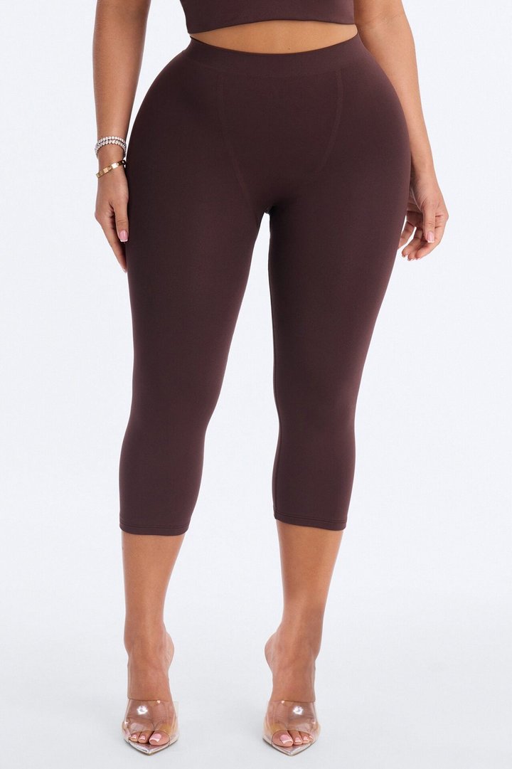 Seamless Smooth Double Lined Capri Pant - Chocolate