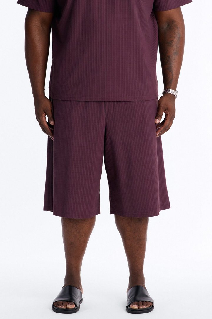Terrance Textured Relaxed Short - Wine