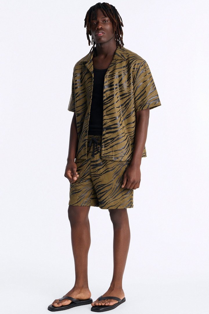 Relaxed Can't Be Tamed Short - Green