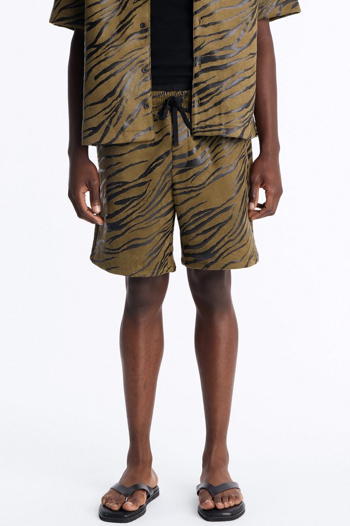 Relaxed Can't Be Tamed Short - Green