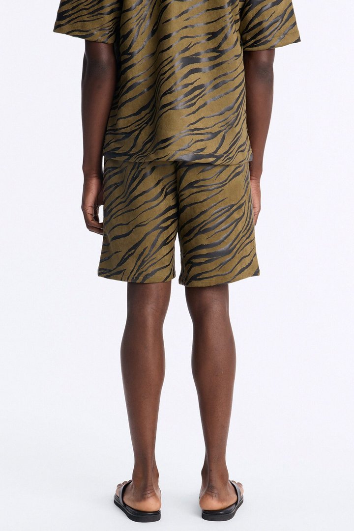 Relaxed Can't Be Tamed Short - Green