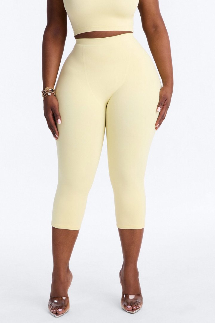 Seamless Smooth Double Lined Capri Pant - Butter Yellow