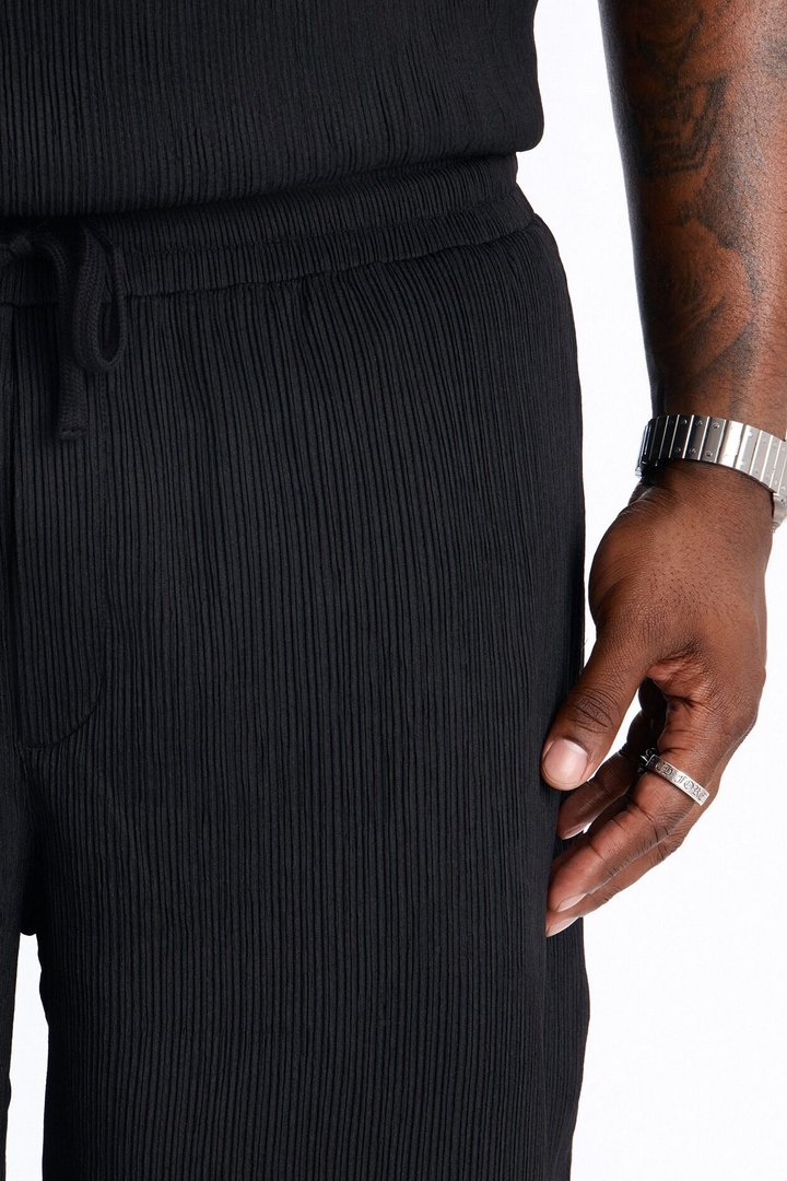 Pure Form Plisse Relaxed Short - Black