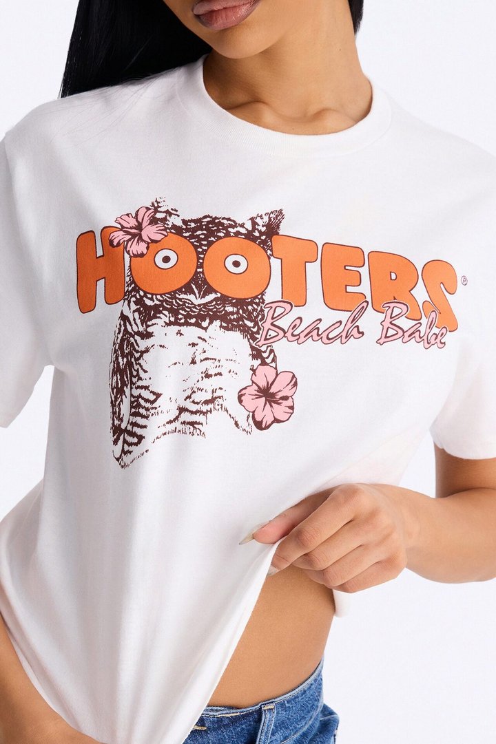 Hooters Beach Babe Crop Tee - White