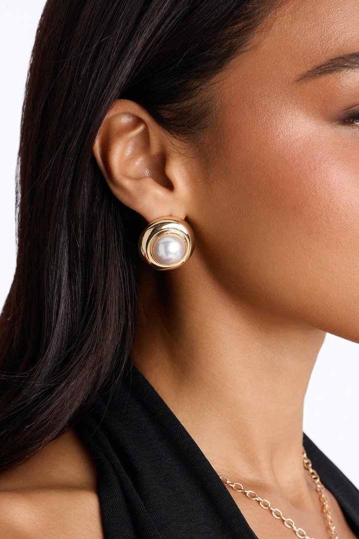 Moon Lux Pearl Stud Earrings - Gold