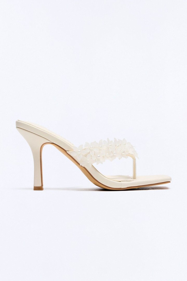 Spring Social Flower Thong Heels - White