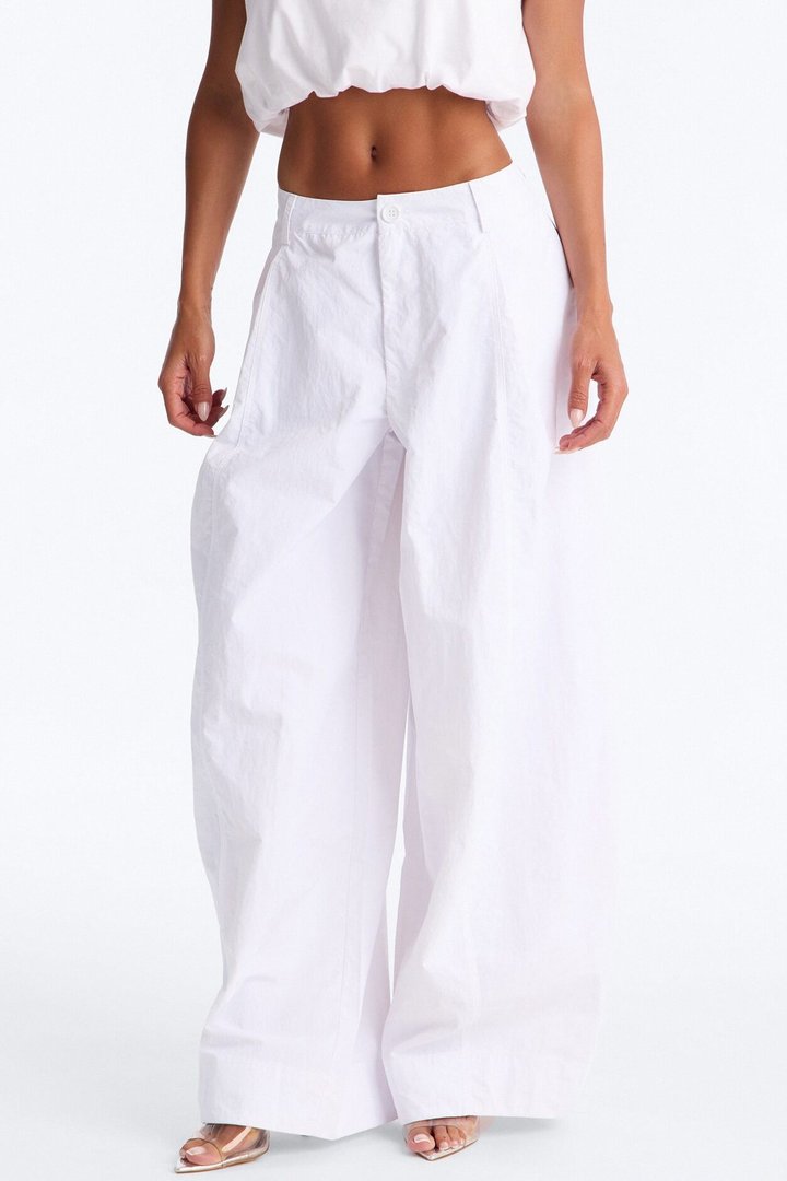 Brooke Barrel Leg Windbreaker Pant - White